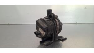 Gebruikte Extra waterpomp Landrover Defender II 110 2.0 16V P300 Prijs € 60,50 Inclusief btw aangeboden door Autohandel Didier