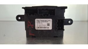 Gebruikte Deur module Landrover Defender II 110 2.0 16V P300 Prijs € 66,55 Inclusief btw aangeboden door Autohandel Didier