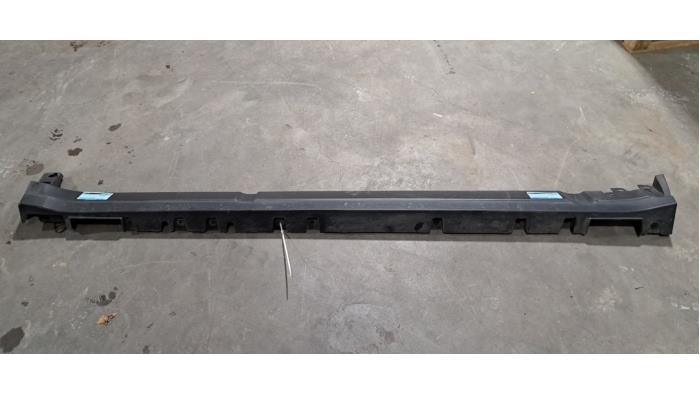 Marche-pied (list de couverture) droite Landrover Defender