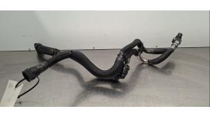 Gebruikte Koelwaterslang Peugeot 3008 III 1.2 12V Hybrid 136 Prijs € 66,55 Inclusief btw aangeboden door Autohandel Didier