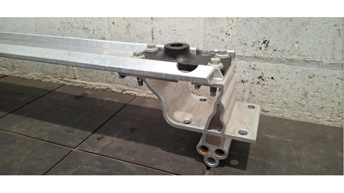 Bumperframe achter van een Land Rover Defender II 110 2.0 16V P300 2021