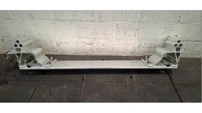 Bumperframe achter van een Land Rover Defender II 110 2.0 16V P300 2021