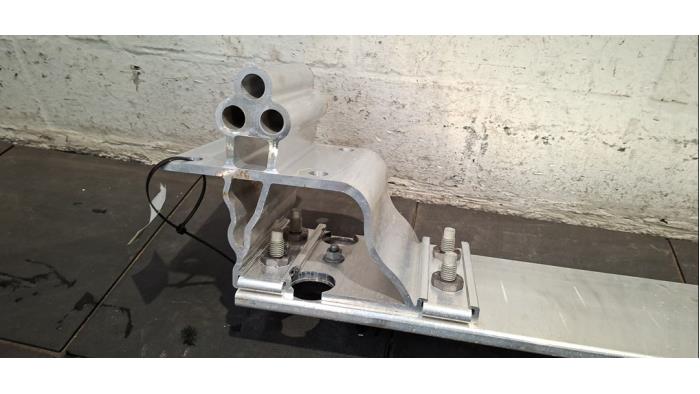 Bumperframe achter van een Land Rover Defender II 110 2.0 16V P300 2021