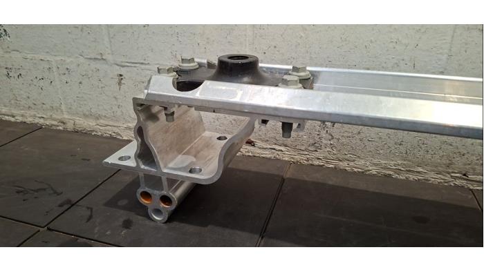 Bumperframe achter van een Land Rover Defender II 110 2.0 16V P300 2021