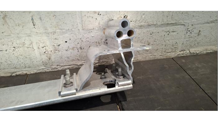 Bumperframe achter van een Land Rover Defender II 110 2.0 16V P300 2021