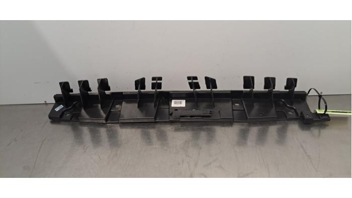 Support pare-chocs arrière centre Peugeot 3008