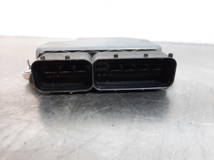 Computer Motormanagement van een Volkswagen Polo VI (AW1) 1.0 MPI 12V 2020