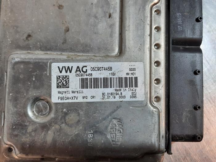 Computer Motormanagement van een Volkswagen Polo VI (AW1) 1.0 MPI 12V 2020