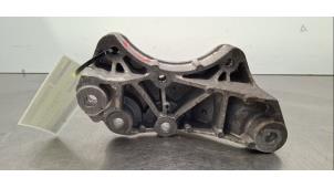 Gebruikte Versnellingsbak Steun Opel Astra K Sports Tourer 1.5 CDTi 105 12V Prijs € 48,40 Inclusief btw aangeboden door Autohandel Didier