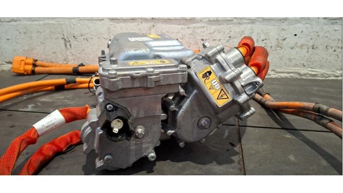 Omvormer van een Mercedes-Benz GLC (X253) 2.0 300de 16V 4-Matic 2022