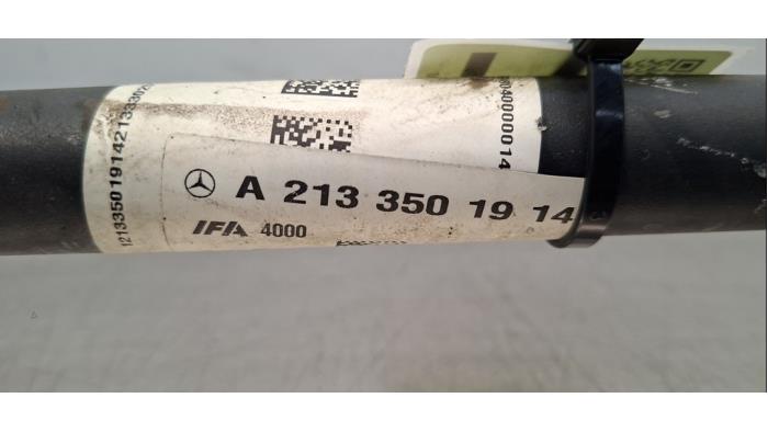 Aandrijfas links-achter van een Mercedes-Benz GLC (X253) 2.0 300de 16V 4-Matic 2022