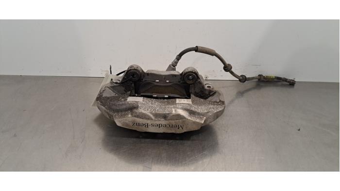 Remklauw (Tang) links-voor van een Mercedes-Benz GLC (X253) 2.0 300de 16V 4-Matic 2022