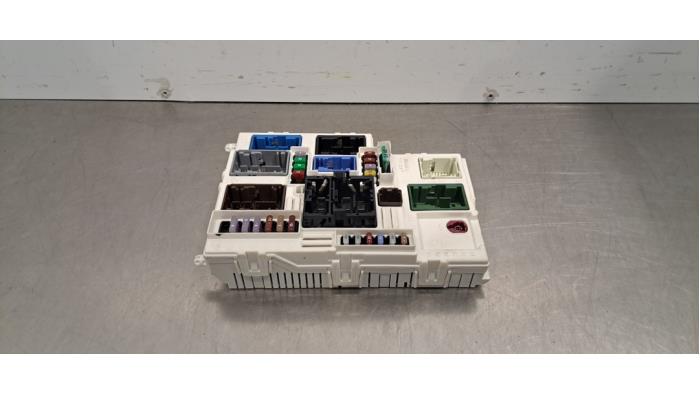 Boîte à fusibles Peugeot 3008