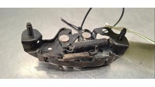 Gebruikte Motorkap Slotmechaniek Nissan Qashqai (J11) 1.2 DIG-T 16V Prijs € 30,25 Inclusief btw aangeboden door Autohandel Didier