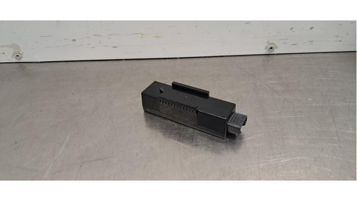 Antenne amplificateur Peugeot 3008