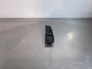 Gebruikte Schakelblok ruiten BMW 1 serie (F40) 118i 1.5 TwinPower 12V Prijs € 66,55 Inclusief btw aangeboden door Autohandel Didier