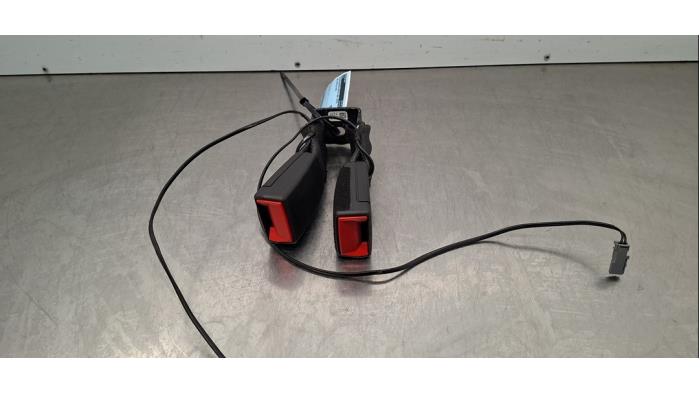 Insertion ceinture de sécurité arrière gauche Opel Astra