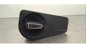 Gebruikte Schakelaar Koplamp Ihv Volkswagen Tiguan (AD1) 2.0 TDI 16V BlueMotion Technology SCR Prijs € 36,30 Inclusief btw aangeboden door Autohandel Didier