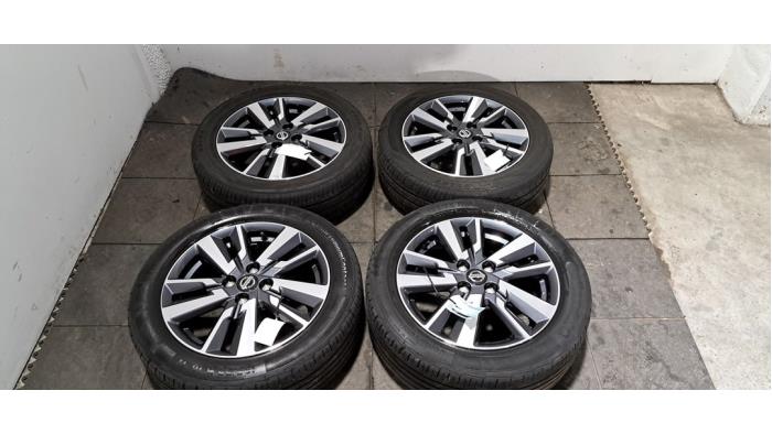 Kit jantes + pneumatiques Nissan Micra