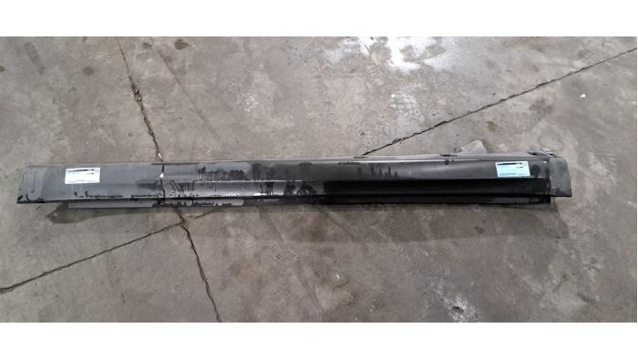 Marche-pied (list de couverture) droite Suzuki Vitara