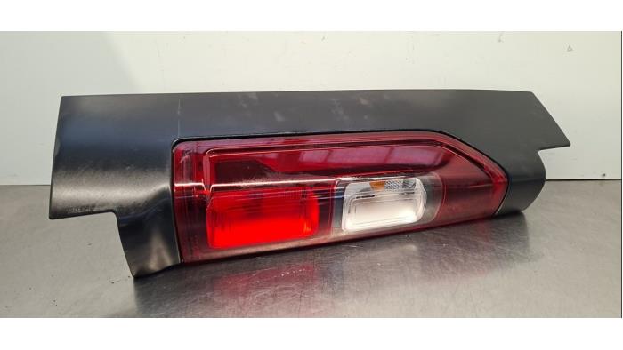 Feu arrière gauche Renault Trafic