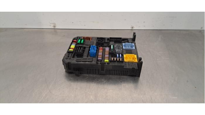 Boîte à fusibles Opel Corsa