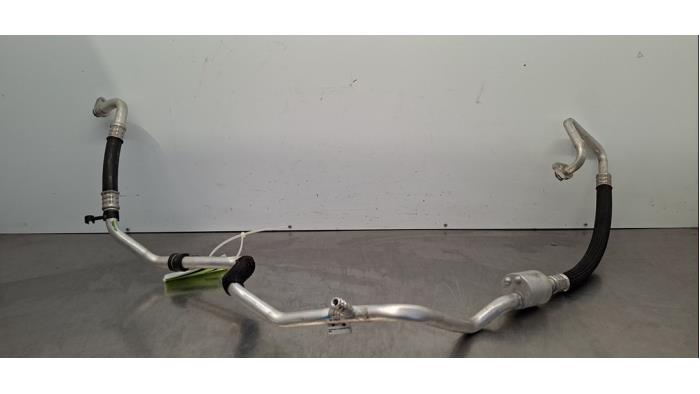 Tuyau clim Peugeot 208