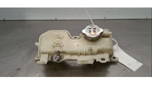 Gebruikte Koelwater Reservoir Mazda CX-3 (DJ/DK) 1.5 Skyactiv D 105 16V Prijs € 36,30 Inclusief btw aangeboden door Autohandel Didier