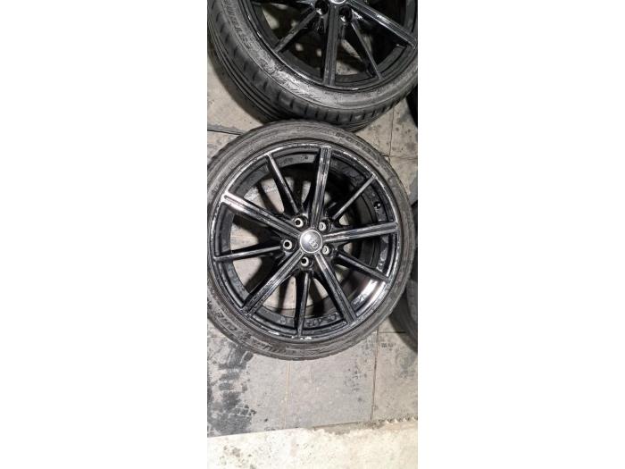 Velgen set + banden van een Audi A3 Sportback (8YA) 2.0 35 TDI 16V 2023