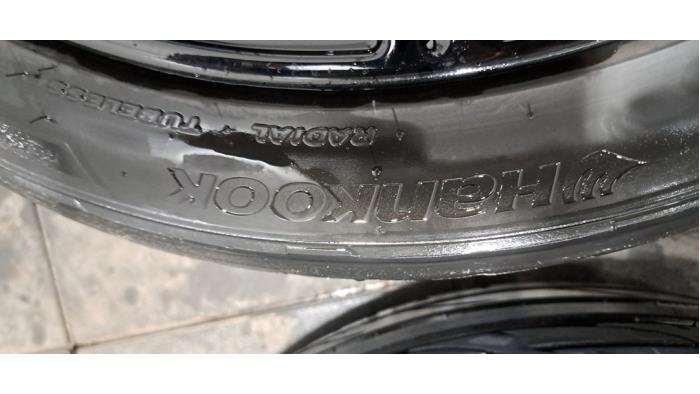 Velgen set + banden van een Audi A3 Sportback (8YA) 2.0 35 TDI 16V 2023