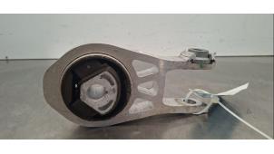 Gebruikte Versnellingsbak Steun Opel Movano 2.2 D 165 Prijs € 30,25 Inclusief btw aangeboden door Autohandel Didier