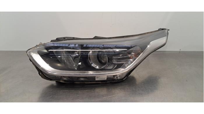 Phare gauche Kia Cee'D