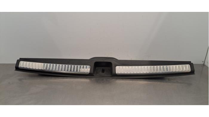 Couverture capteur serrure arrière Mercedes GLC-Klasse