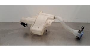 Gebruikte Ruitensproeiertank voor Mazda CX-5 I (KE,GH) 2.2 SkyActiv-D 150 16V 2WD Prijs op aanvraag aangeboden door Autohandel Didier