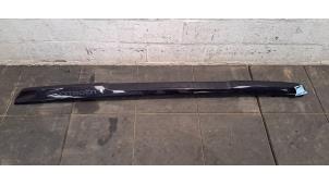 Gebruikte Roofrail rechts Citroen C3 (CB/CC) ë-C3 44 kWh Prijs € 133,10 Inclusief btw aangeboden door Autohandel Didier