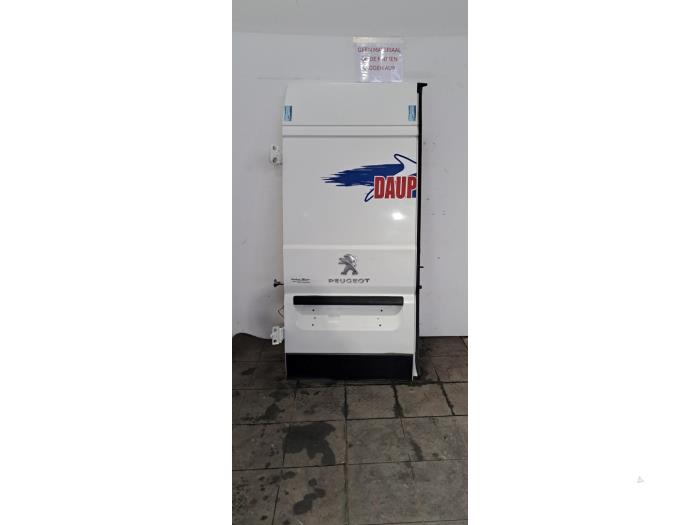 Tylne drzwi samochodu dostawczego Peugeot Boxer