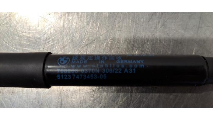 Gasdemper Motorkap rechts van een BMW 1 serie (F40) 128ti 2.0 TwinPower 16V 2023