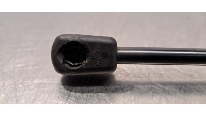 Gasdemper Motorkap rechts van een BMW 1 serie (F40) 128ti 2.0 TwinPower 16V 2023