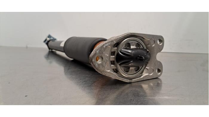 Schokdemper rechts-achter van een BMW 1 serie (F40) 128ti 2.0 TwinPower 16V 2023