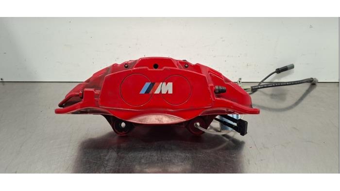 Remklauw (Tang) links-voor van een BMW 1 serie (F40) 128ti 2.0 TwinPower 16V 2023