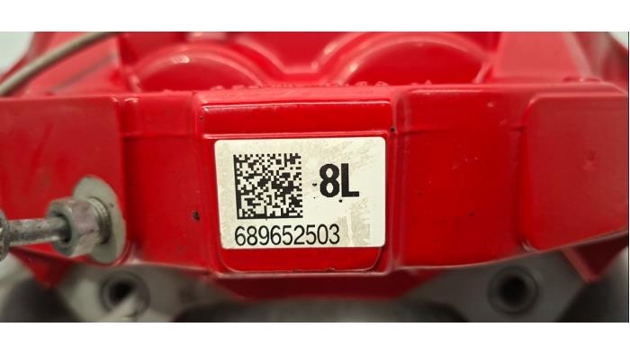 Remklauw (Tang) links-voor van een BMW 1 serie (F40) 128ti 2.0 TwinPower 16V 2023