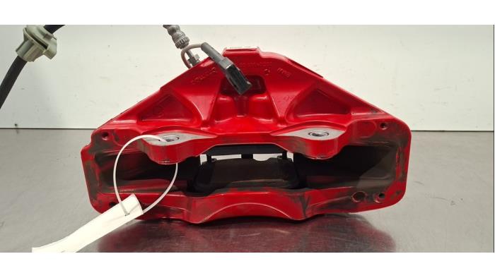 Remklauw (Tang) links-voor van een BMW 1 serie (F40) 128ti 2.0 TwinPower 16V 2023