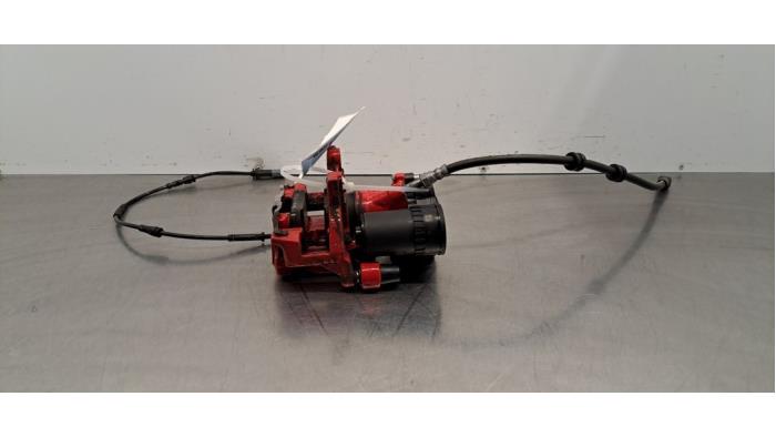 Remklauw (Tang) rechts-achter van een BMW 1 serie (F40) 128ti 2.0 TwinPower 16V 2023