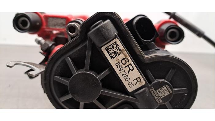 Remklauw (Tang) rechts-achter van een BMW 1 serie (F40) 128ti 2.0 TwinPower 16V 2023