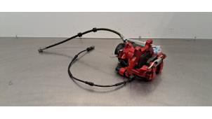 Gebruikte Remklauw (Tang) rechts-achter BMW 1 serie (F40) 128ti 2.0 TwinPower 16V Prijs € 133,10 Inclusief btw aangeboden door Autohandel Didier