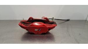 Gebruikte Remklauw (Tang) rechts-voor BMW 1 serie (F40) 128ti 2.0 TwinPower 16V Prijs € 266,20 Inclusief btw aangeboden door Autohandel Didier