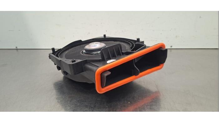 Luidspreker van een BMW 1 serie (F40) 128ti 2.0 TwinPower 16V 2023