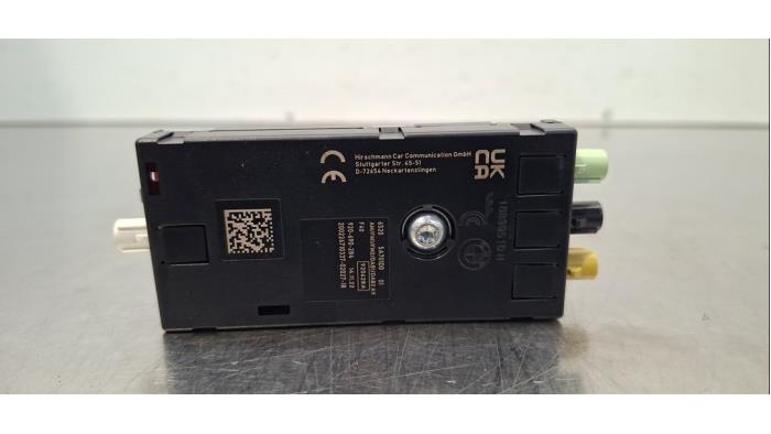 Antenne Versterker van een BMW 1 serie (F40) 128ti 2.0 TwinPower 16V 2023