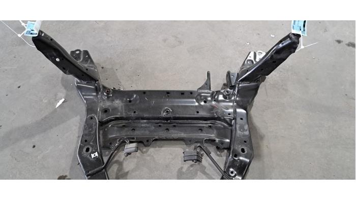 Subframe van een BMW 1 serie (F40) 128ti 2.0 TwinPower 16V 2023