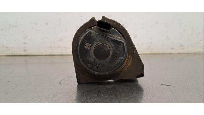 Extra waterpomp van een BMW 1 serie (F40) 128ti 2.0 TwinPower 16V 2023